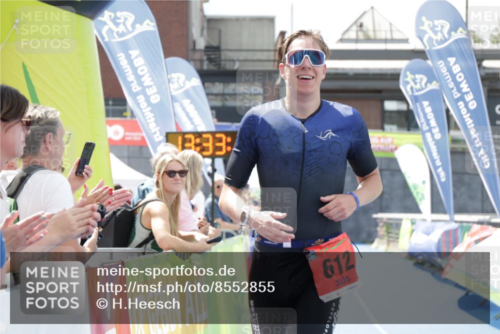 10.08.2025 - GEWOBA Citytriathlon Bremen H.Heesch http://msf.ph/oto/8552855 10.08.2025 13:33:20 Ziel 612 meine-sportfotos.de
