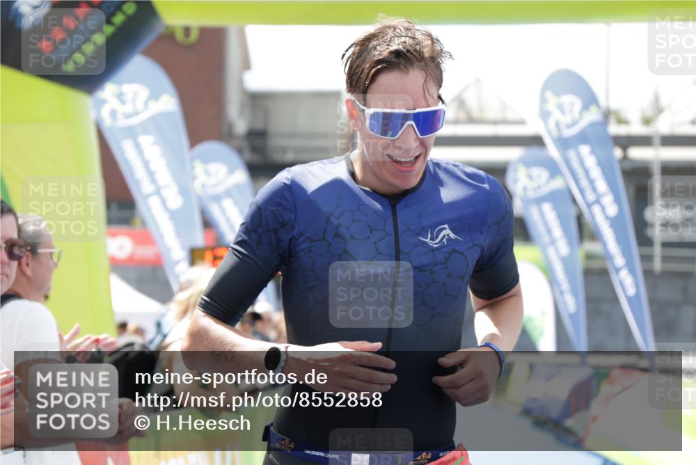 10.08.2025 - GEWOBA Citytriathlon Bremen H.Heesch http://msf.ph/oto/8552858 10.08.2025 13:33:21 Ziel 612 meine-sportfotos.de