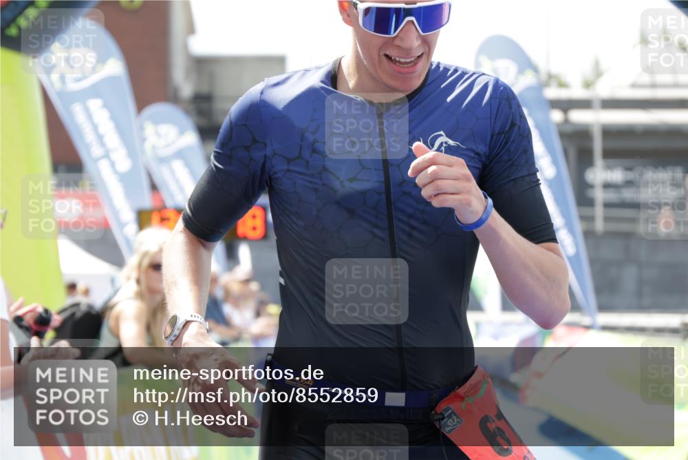 10.08.2025 - GEWOBA Citytriathlon Bremen H.Heesch http://msf.ph/oto/8552859 10.08.2025 13:33:21 Ziel 612 meine-sportfotos.de