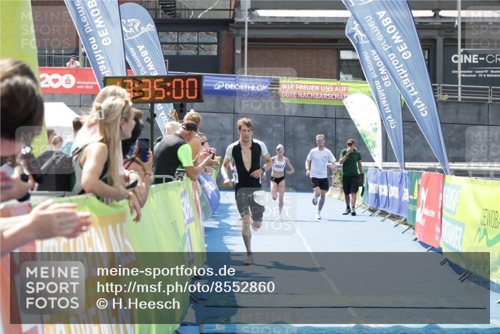 10.08.2025 - GEWOBA Citytriathlon Bremen H.Heesch http://msf.ph/oto/8552860 10.08.2025 13:35:03 Ziel 1027 meine-sportfotos.de