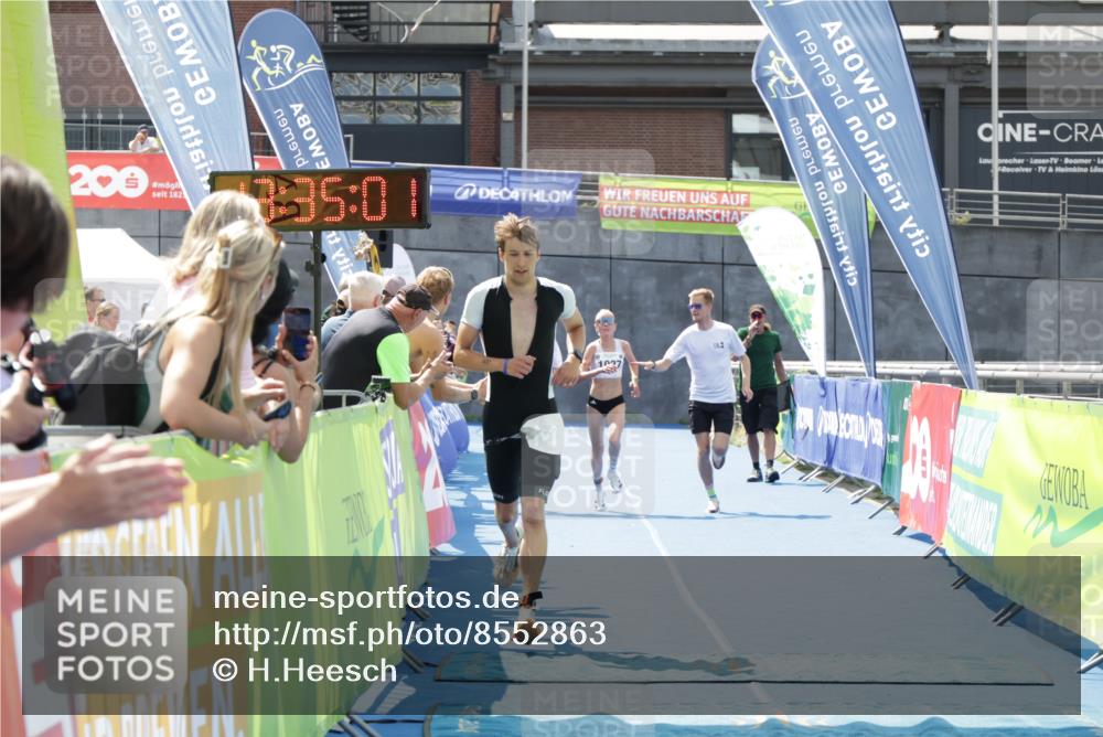10.08.2025 - GEWOBA Citytriathlon Bremen H.Heesch http://msf.ph/oto/8552863 10.08.2025 13:35:04 Ziel 1027 meine-sportfotos.de