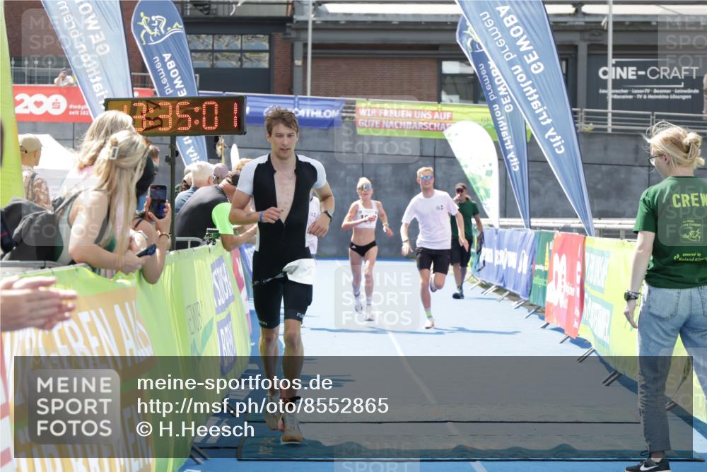 10.08.2025 - GEWOBA Citytriathlon Bremen H.Heesch http://msf.ph/oto/8552865 10.08.2025 13:35:05 Ziel 1027 meine-sportfotos.de