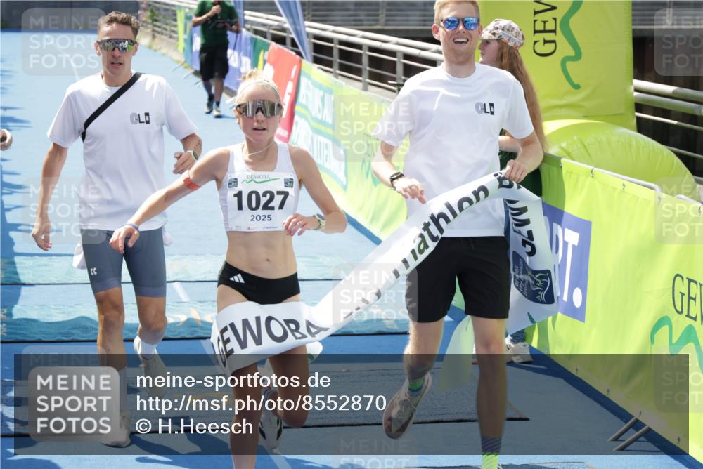 10.08.2025 - GEWOBA Citytriathlon Bremen H.Heesch http://msf.ph/oto/8552870 10.08.2025 13:35:09 Ziel 1027 meine-sportfotos.de