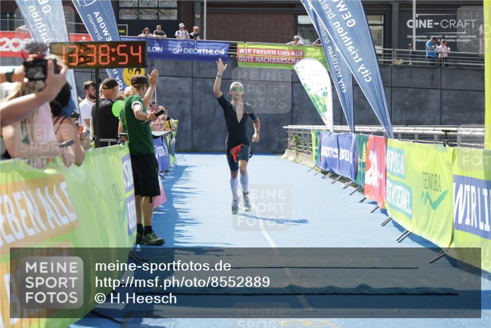 10.08.2025 - GEWOBA Citytriathlon Bremen H.Heesch http://msf.ph/oto/8552889 10.08.2025 13:38:57 Ziel 585 meine-sportfotos.de