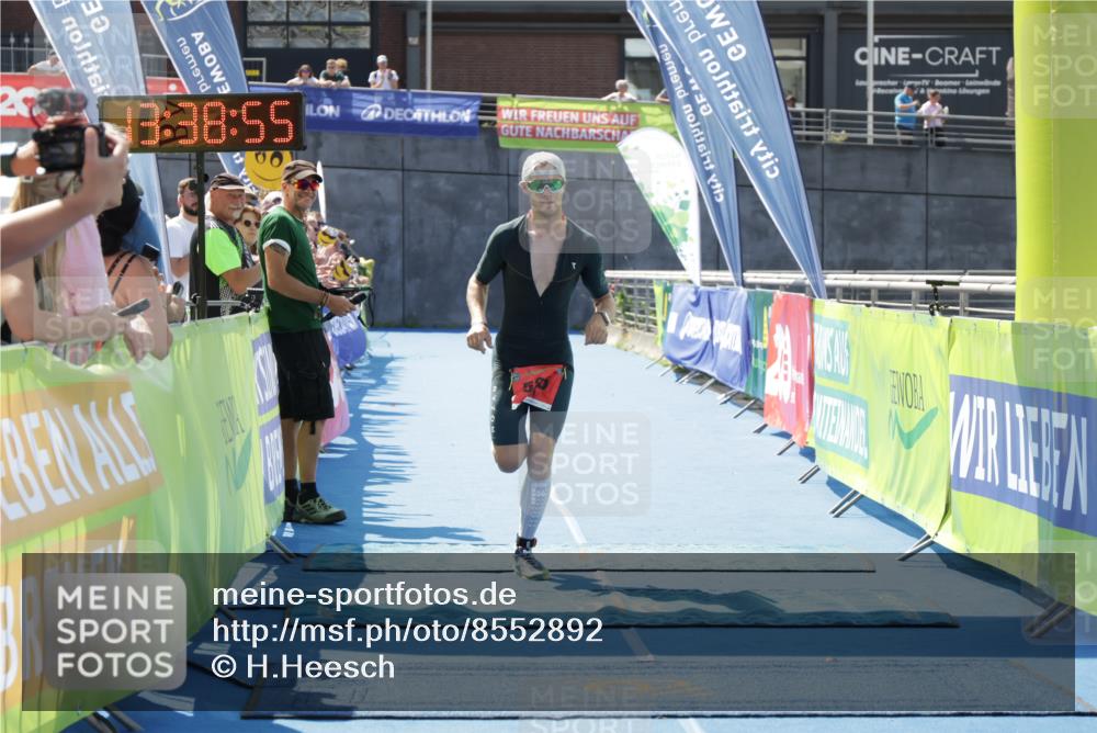 10.08.2025 - GEWOBA Citytriathlon Bremen H.Heesch http://msf.ph/oto/8552892 10.08.2025 13:38:59 Ziel 585 meine-sportfotos.de