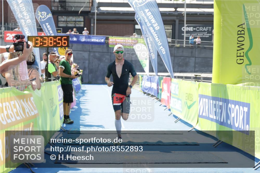 10.08.2025 - GEWOBA Citytriathlon Bremen H.Heesch http://msf.ph/oto/8552893 10.08.2025 13:38:59 Ziel 585 meine-sportfotos.de