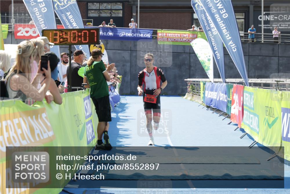 10.08.2025 - GEWOBA Citytriathlon Bremen H.Heesch http://msf.ph/oto/8552897 10.08.2025 13:40:11 Ziel 566 meine-sportfotos.de