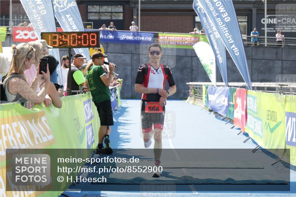 10.08.2025 - GEWOBA Citytriathlon Bremen H.Heesch http://msf.ph/oto/8552900 10.08.2025 13:40:12 Ziel 566 meine-sportfotos.de