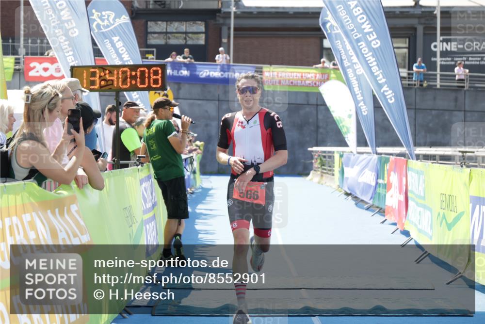 10.08.2025 - GEWOBA Citytriathlon Bremen H.Heesch http://msf.ph/oto/8552901 10.08.2025 13:40:12 Ziel 566 meine-sportfotos.de