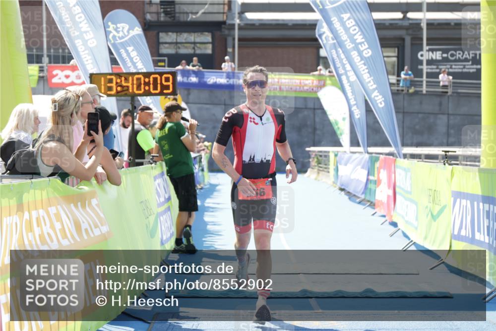 10.08.2025 - GEWOBA Citytriathlon Bremen H.Heesch http://msf.ph/oto/8552902 10.08.2025 13:40:12 Ziel 566 meine-sportfotos.de