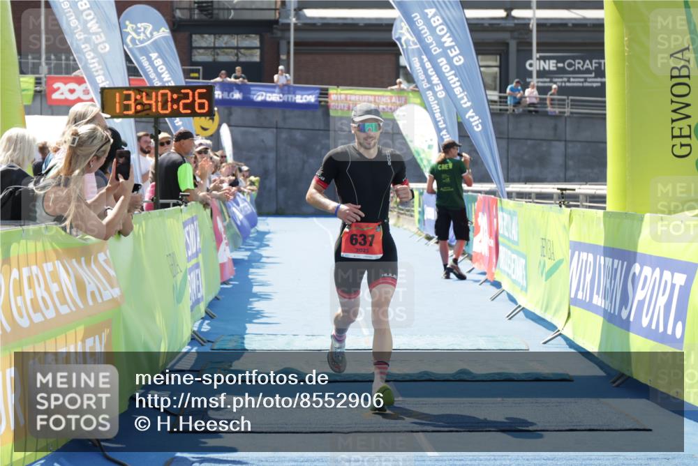 10.08.2025 - GEWOBA Citytriathlon Bremen H.Heesch http://msf.ph/oto/8552906 10.08.2025 13:40:30 Ziel 637 meine-sportfotos.de