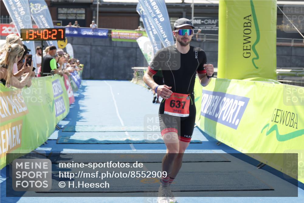 10.08.2025 - GEWOBA Citytriathlon Bremen H.Heesch http://msf.ph/oto/8552909 10.08.2025 13:40:31 Ziel 637 meine-sportfotos.de