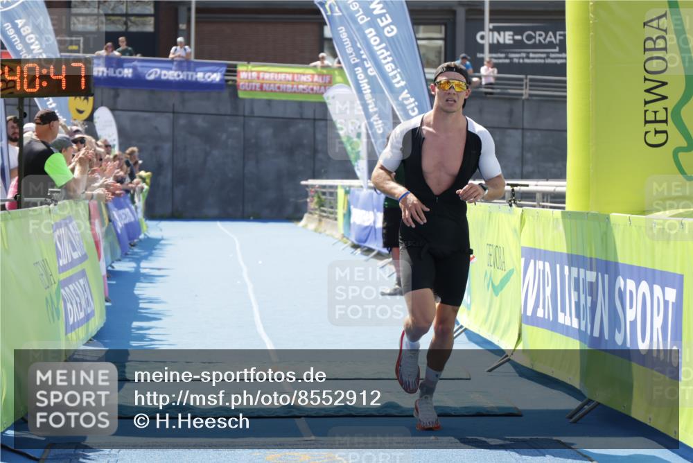 10.08.2025 - GEWOBA Citytriathlon Bremen H.Heesch http://msf.ph/oto/8552912 10.08.2025 13:40:51 Ziel 584 meine-sportfotos.de