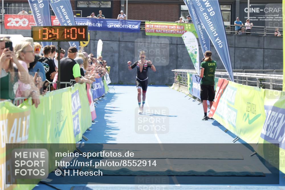10.08.2025 - GEWOBA Citytriathlon Bremen H.Heesch http://msf.ph/oto/8552914 10.08.2025 13:41:07 Ziel 841 meine-sportfotos.de