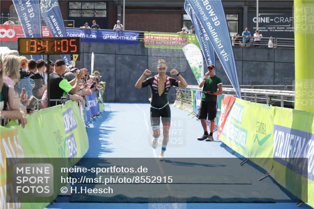 10.08.2025 - GEWOBA Citytriathlon Bremen H.Heesch http://msf.ph/oto/8552915 10.08.2025 13:41:09 Ziel 841 meine-sportfotos.de