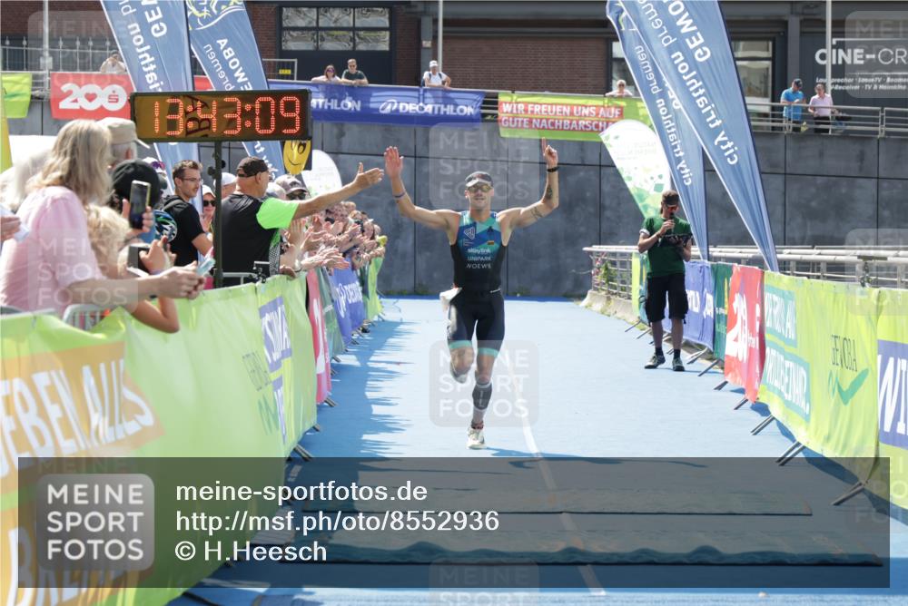 10.08.2025 - GEWOBA Citytriathlon Bremen H.Heesch http://msf.ph/oto/8552936 10.08.2025 13:43:12 Ziel 654 meine-sportfotos.de