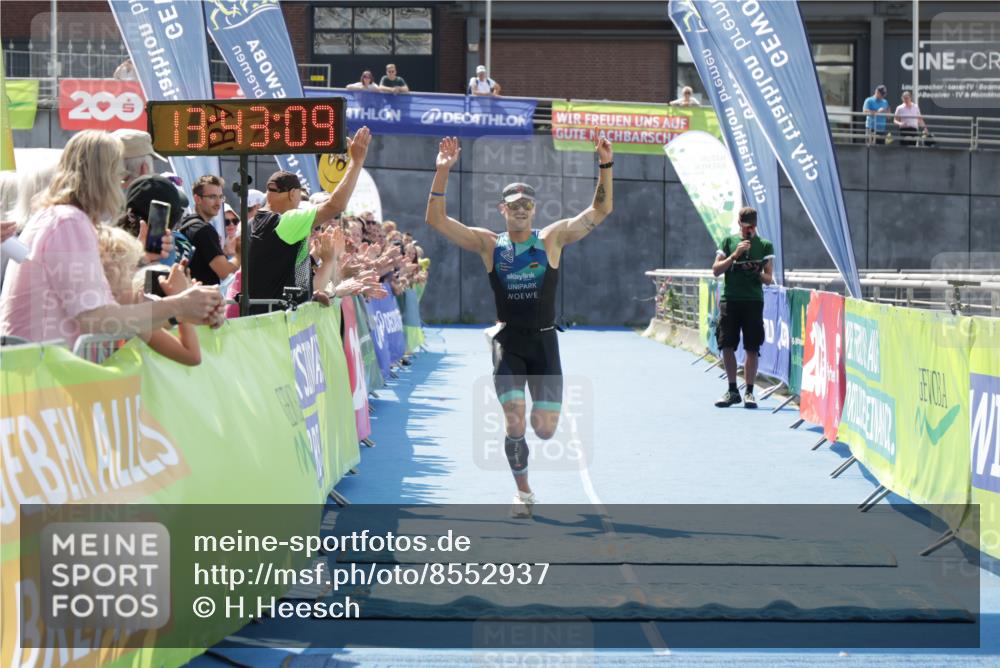 10.08.2025 - GEWOBA Citytriathlon Bremen H.Heesch http://msf.ph/oto/8552937 10.08.2025 13:43:12 Ziel 654 meine-sportfotos.de