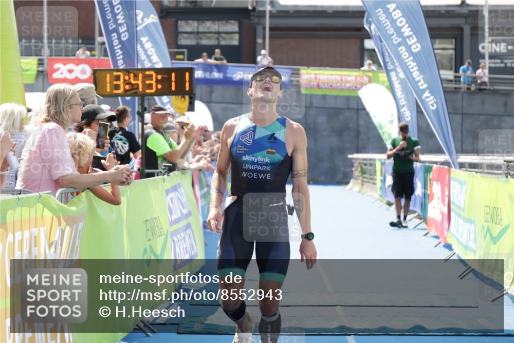 10.08.2025 - GEWOBA Citytriathlon Bremen H.Heesch http://msf.ph/oto/8552943 10.08.2025 13:43:14 Ziel 654 meine-sportfotos.de