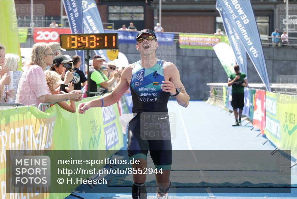 10.08.2025 - GEWOBA Citytriathlon Bremen H.Heesch http://msf.ph/oto/8552944 10.08.2025 13:43:15 Ziel 654 meine-sportfotos.de