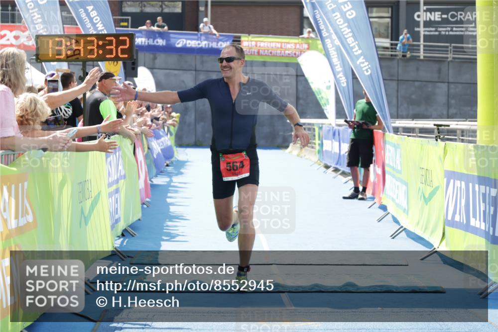 10.08.2025 - GEWOBA Citytriathlon Bremen H.Heesch http://msf.ph/oto/8552945 10.08.2025 13:43:36 Ziel 564 meine-sportfotos.de