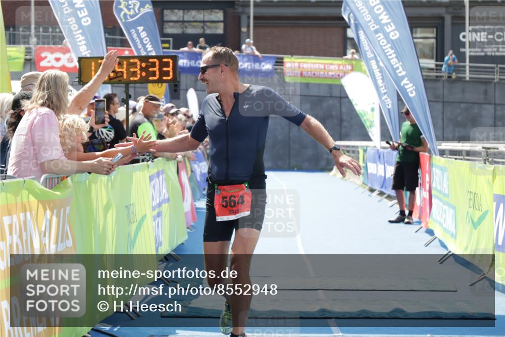 10.08.2025 - GEWOBA Citytriathlon Bremen H.Heesch http://msf.ph/oto/8552948 10.08.2025 13:43:36 Ziel 564 meine-sportfotos.de