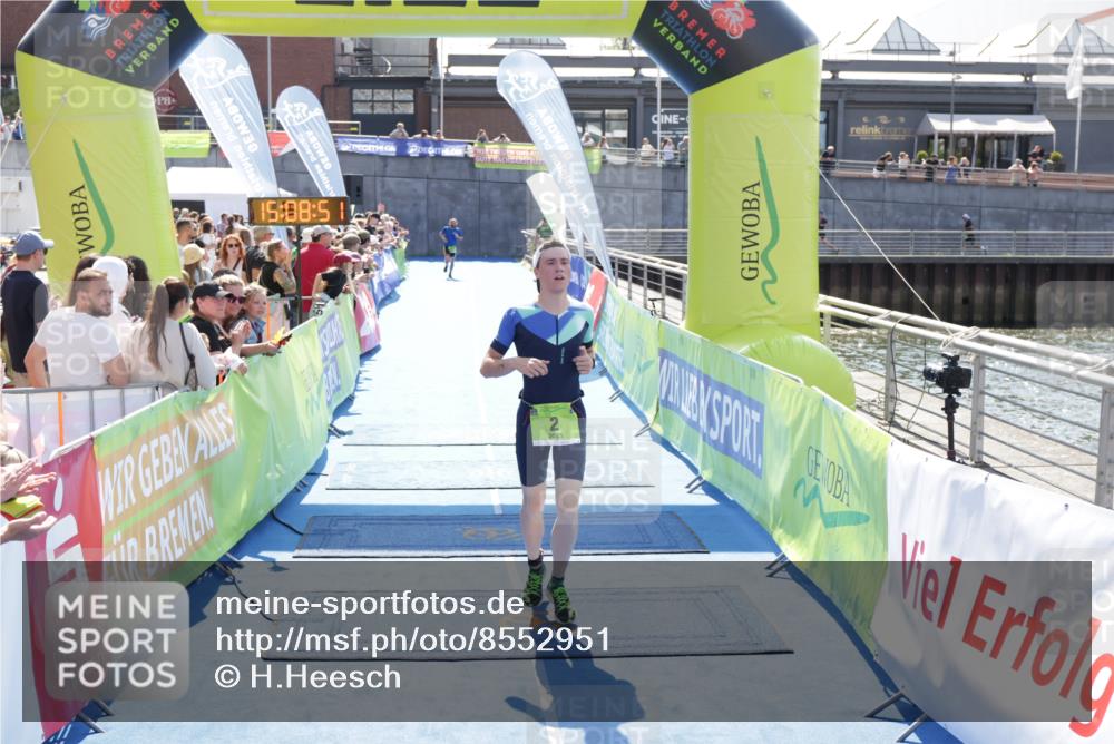 10.08.2025 - GEWOBA Citytriathlon Bremen H.Heesch http://msf.ph/oto/8552951 10.08.2025 15:08:55 Ziel 2, 82 meine-sportfotos.de