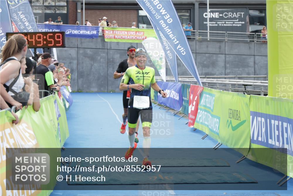 10.08.2025 - GEWOBA Citytriathlon Bremen H.Heesch http://msf.ph/oto/8552957 10.08.2025 13:50:03 Ziel 714, 880 meine-sportfotos.de