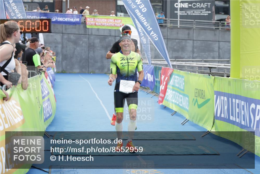 10.08.2025 - GEWOBA Citytriathlon Bremen H.Heesch http://msf.ph/oto/8552959 10.08.2025 13:50:03 Ziel 714, 880 meine-sportfotos.de