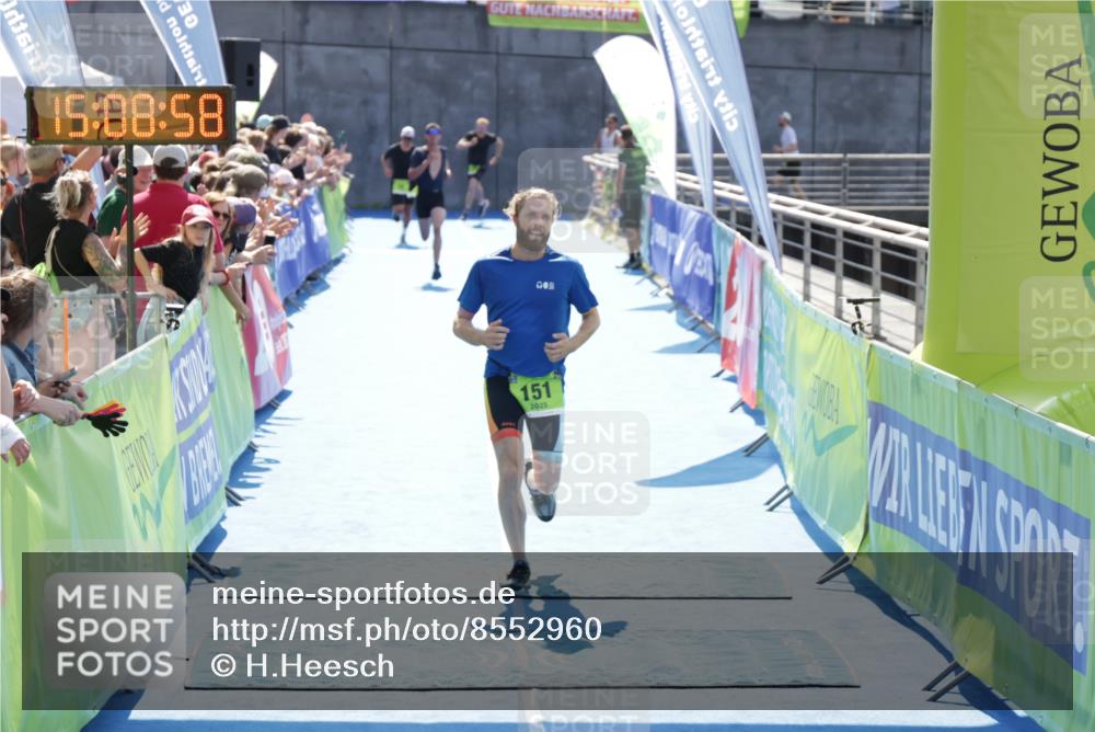 10.08.2025 - GEWOBA Citytriathlon Bremen H.Heesch http://msf.ph/oto/8552960 10.08.2025 15:09:02 Ziel 2, 12, 151 meine-sportfotos.de