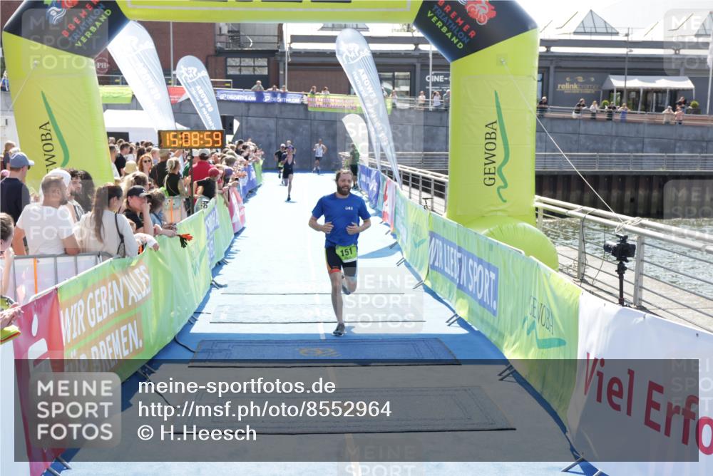10.08.2025 - GEWOBA Citytriathlon Bremen H.Heesch http://msf.ph/oto/8552964 10.08.2025 15:09:02 Ziel 2, 12, 151 meine-sportfotos.de
