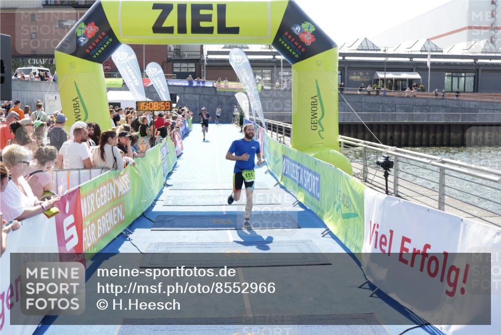 10.08.2025 - GEWOBA Citytriathlon Bremen H.Heesch http://msf.ph/oto/8552966 10.08.2025 15:09:03 Ziel 2, 12, 151 meine-sportfotos.de