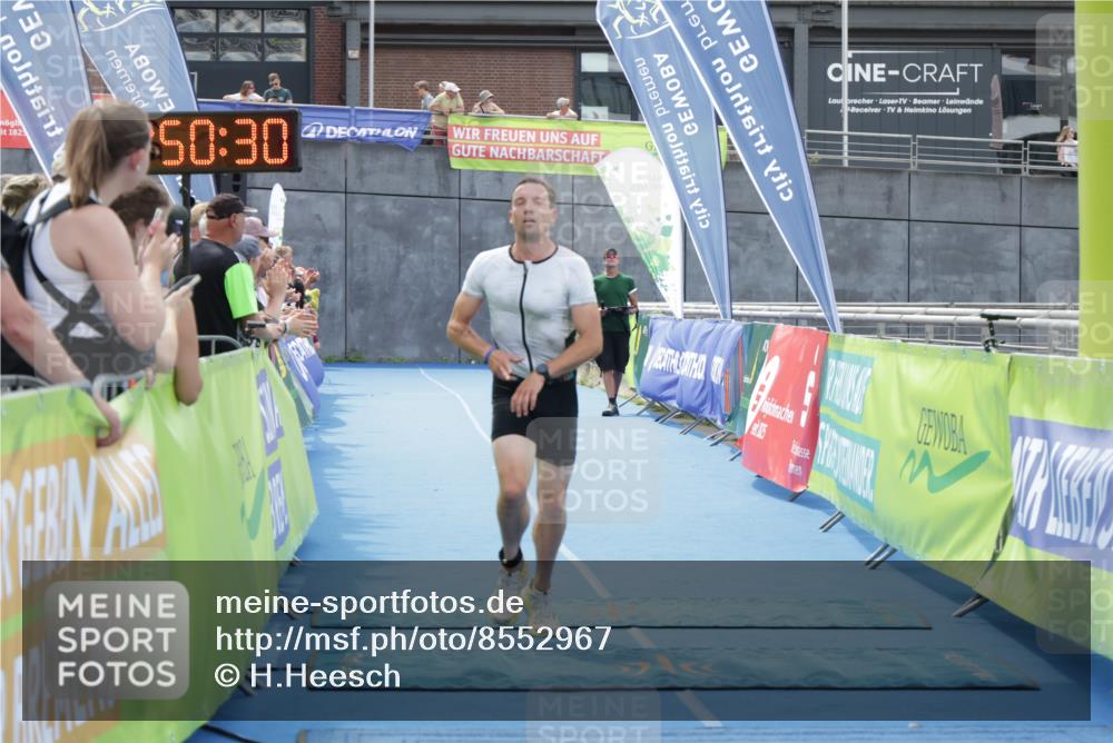 10.08.2025 - GEWOBA Citytriathlon Bremen H.Heesch http://msf.ph/oto/8552967 10.08.2025 13:50:34 Ziel 737 meine-sportfotos.de