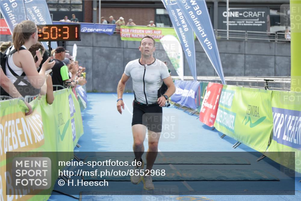 10.08.2025 - GEWOBA Citytriathlon Bremen H.Heesch http://msf.ph/oto/8552968 10.08.2025 13:50:34 Ziel 737 meine-sportfotos.de