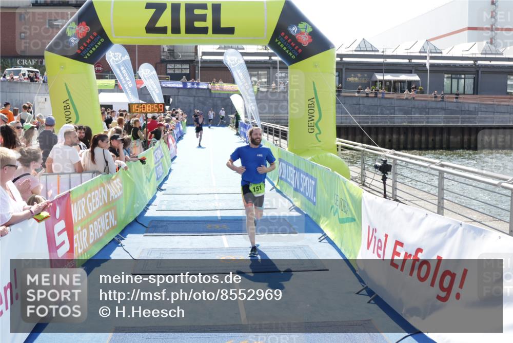 10.08.2025 - GEWOBA Citytriathlon Bremen H.Heesch http://msf.ph/oto/8552969 10.08.2025 15:09:03 Ziel 2, 12, 151 meine-sportfotos.de
