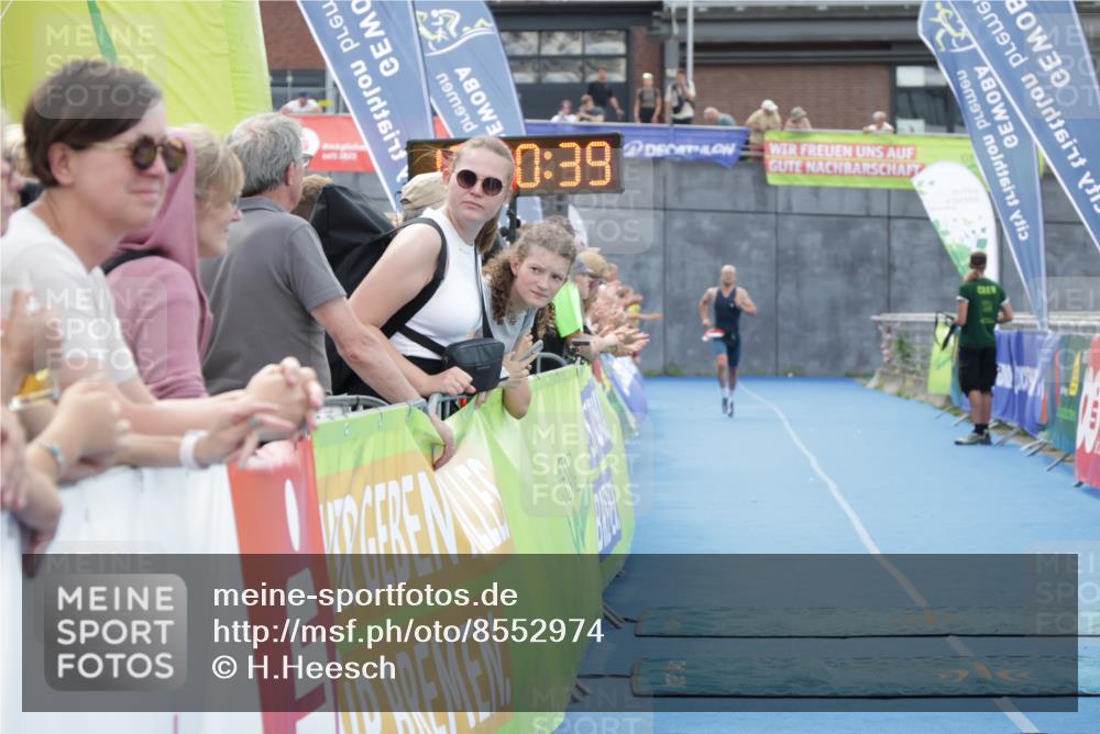10.08.2025 - GEWOBA Citytriathlon Bremen H.Heesch http://msf.ph/oto/8552974 10.08.2025 13:50:43 Ziel 716 meine-sportfotos.de