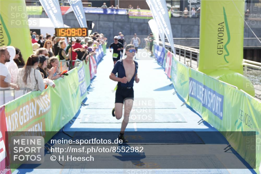 10.08.2025 - GEWOBA Citytriathlon Bremen H.Heesch http://msf.ph/oto/8552982 10.08.2025 15:09:06 Ziel 12, 42, 44, 104, 151 meine-sportfotos.de