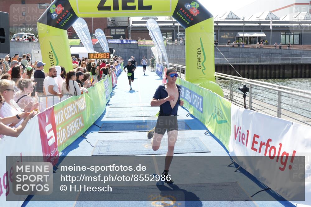 10.08.2025 - GEWOBA Citytriathlon Bremen H.Heesch http://msf.ph/oto/8552986 10.08.2025 15:09:07 Ziel 12, 42, 44, 104, 151 meine-sportfotos.de