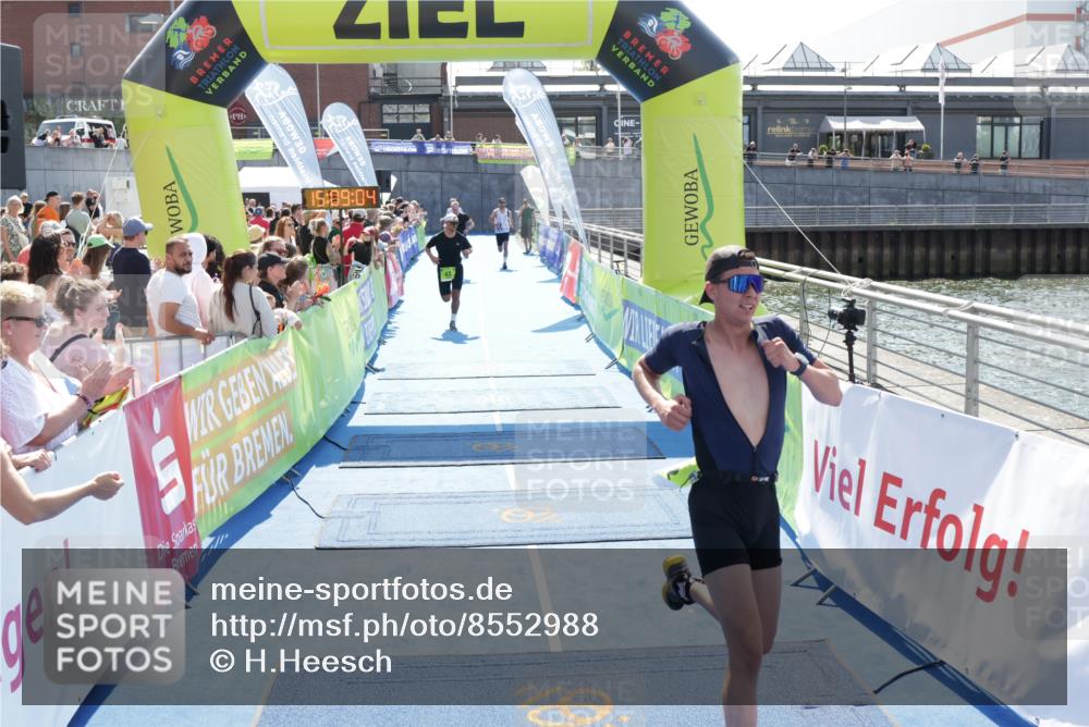 10.08.2025 - GEWOBA Citytriathlon Bremen H.Heesch http://msf.ph/oto/8552988 10.08.2025 15:09:07 Ziel 12, 42, 44, 104, 151 meine-sportfotos.de