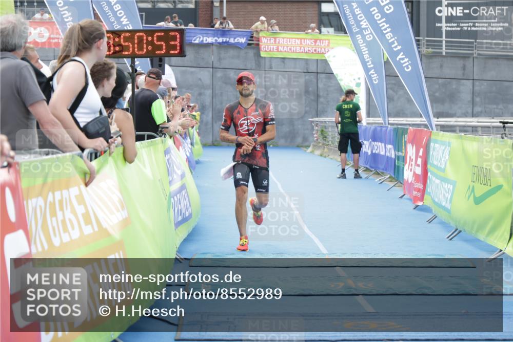 10.08.2025 - GEWOBA Citytriathlon Bremen H.Heesch http://msf.ph/oto/8552989 10.08.2025 13:50:57 Ziel 815 meine-sportfotos.de