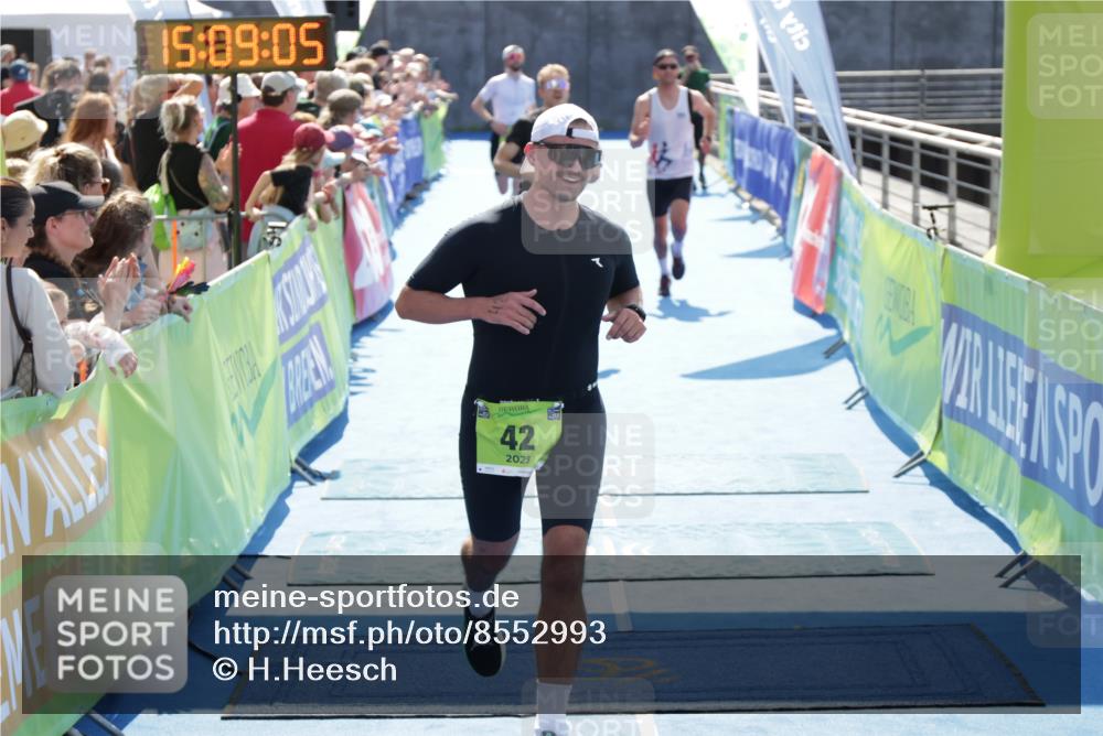 10.08.2025 - GEWOBA Citytriathlon Bremen H.Heesch http://msf.ph/oto/8552993 10.08.2025 15:09:09 Ziel 12, 26, 42, 44, 104, 151 meine-sportfotos.de