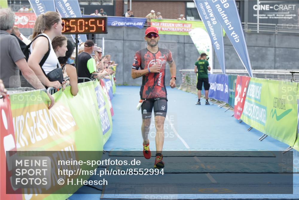 10.08.2025 - GEWOBA Citytriathlon Bremen H.Heesch http://msf.ph/oto/8552994 10.08.2025 13:50:58 Ziel 815 meine-sportfotos.de