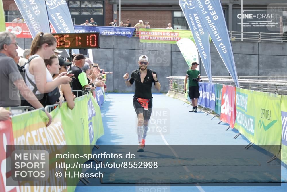 10.08.2025 - GEWOBA Citytriathlon Bremen H.Heesch http://msf.ph/oto/8552998 10.08.2025 13:51:14 Ziel 729 meine-sportfotos.de