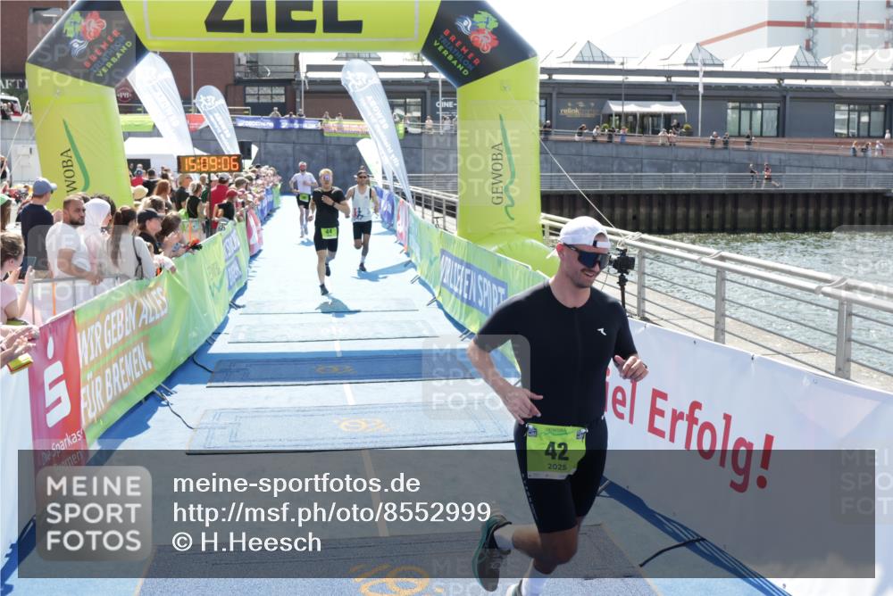 10.08.2025 - GEWOBA Citytriathlon Bremen H.Heesch http://msf.ph/oto/8552999 10.08.2025 15:09:10 Ziel 12, 26, 42, 44, 104, 151 meine-sportfotos.de