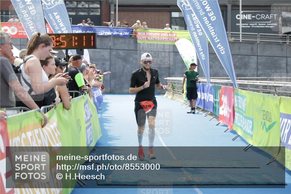 10.08.2025 - GEWOBA Citytriathlon Bremen H.Heesch http://msf.ph/oto/8553000 10.08.2025 13:51:14 Ziel 729 meine-sportfotos.de