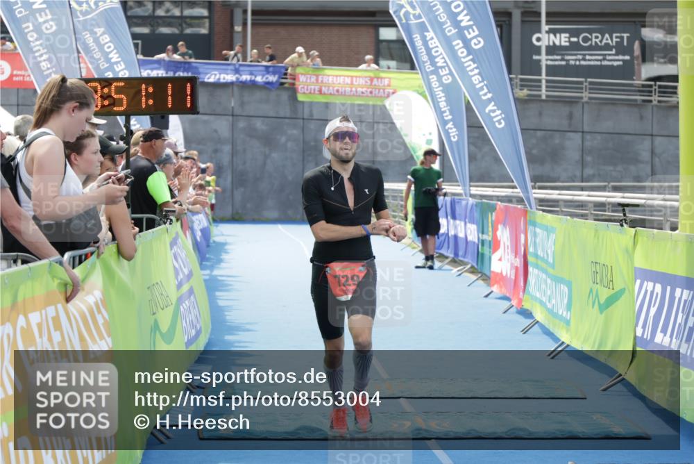 10.08.2025 - GEWOBA Citytriathlon Bremen H.Heesch http://msf.ph/oto/8553004 10.08.2025 13:51:15 Ziel 729 meine-sportfotos.de
