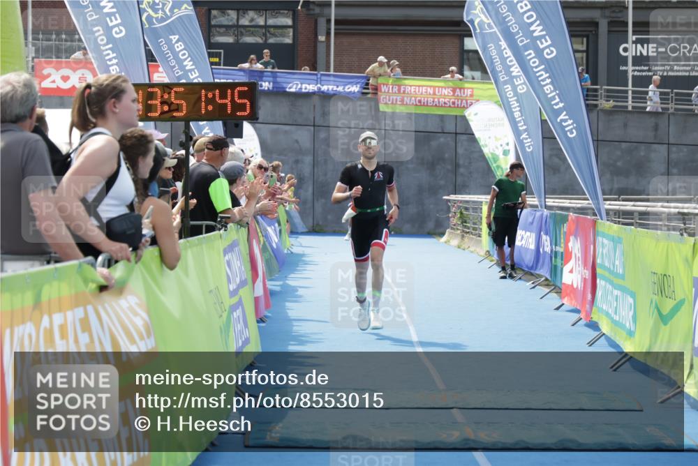 10.08.2025 - GEWOBA Citytriathlon Bremen H.Heesch http://msf.ph/oto/8553015 10.08.2025 13:51:48 Ziel 695 meine-sportfotos.de