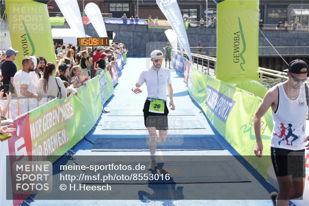 10.08.2025 - GEWOBA Citytriathlon Bremen H.Heesch http://msf.ph/oto/8553016 10.08.2025 15:09:15 Ziel 26, 42, 44, 104 meine-sportfotos.de