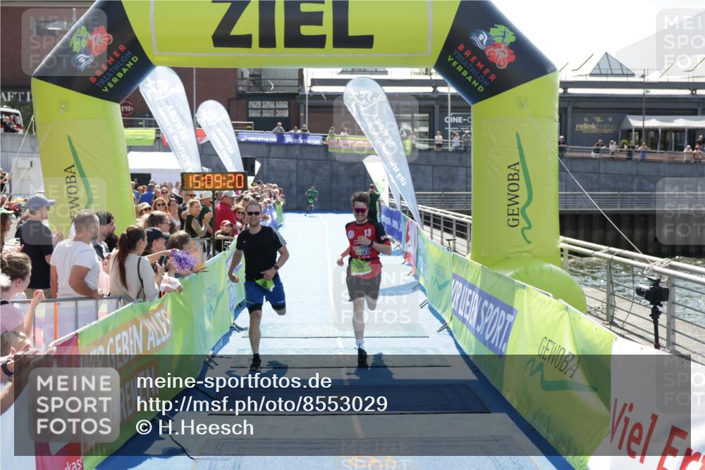 10.08.2025 - GEWOBA Citytriathlon Bremen H.Heesch http://msf.ph/oto/8553029 10.08.2025 15:09:24 Ziel 55, 66 meine-sportfotos.de
