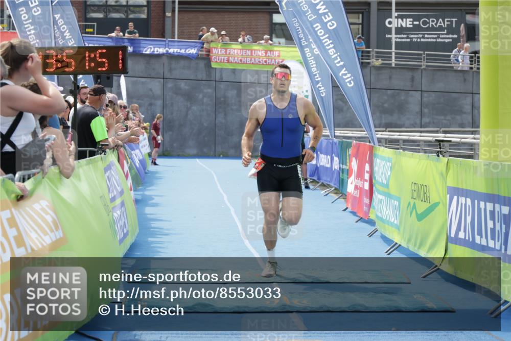 10.08.2025 - GEWOBA Citytriathlon Bremen H.Heesch http://msf.ph/oto/8553033 10.08.2025 13:51:55 Ziel 589, 695 meine-sportfotos.de