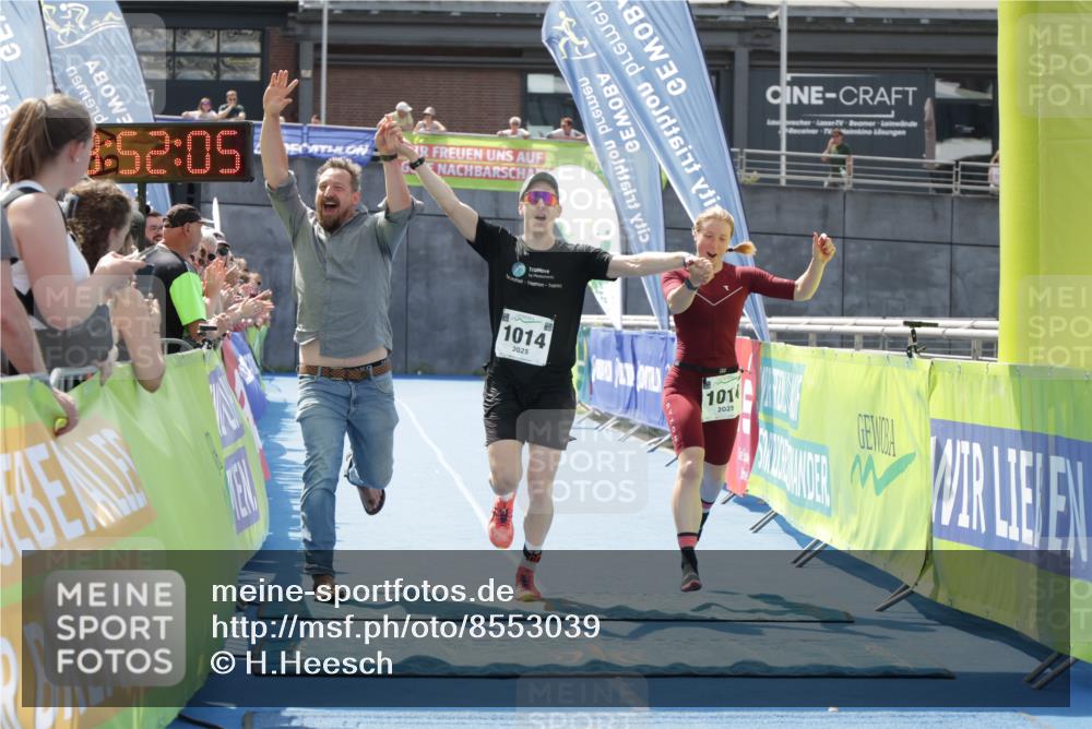 10.08.2025 - GEWOBA Citytriathlon Bremen H.Heesch http://msf.ph/oto/8553039 10.08.2025 13:52:08 Ziel 1014 meine-sportfotos.de